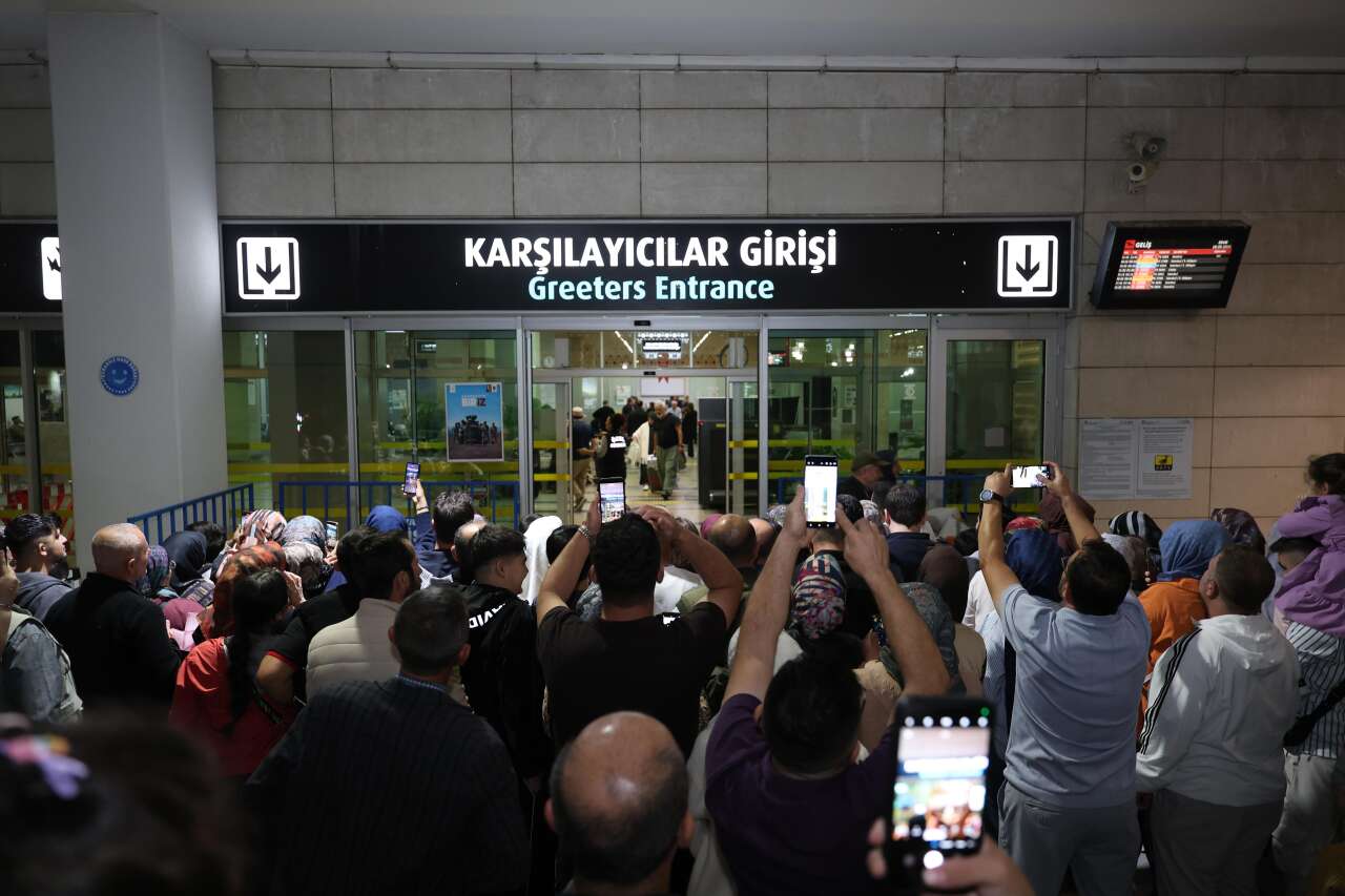 9 günlük kutsal yolculuk sona erdi! Vefa Umresi’nin ikinci kafilesi Konya’ya geldi 16